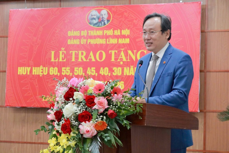 ĐẢNG BỘ PHƯỜNG LĨNH NAM TRANG TRỌNG TỔ CHỨC LỄ TRAO HUY HIỆU ĐẢNG ĐỢT 03/2/2026- Ảnh 6.