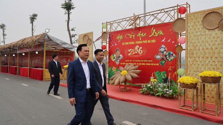 Lãnh đạo xã Tam Hưng kiểm tra công tác chuẩn bị Hội chợ hoa Xuân Bính Ngọ 2026- Ảnh 1.