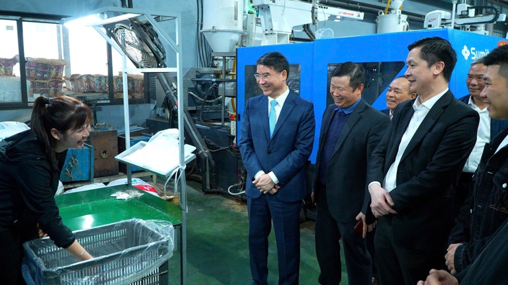 PHÓ CHỦ TỊCH UBND THÀNH PHỐ HÀ NỘI NGUYỄN XUÂN LƯU THĂM, CHÚC TẾT CÔNG TY TNHH SẢN XUẤT NHỰA VIỆT NHẬT- Ảnh 8.