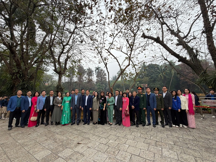 Đảng bộ, chính quyền phường Hồng Hà tổ chức lễ dâng hương tại Lăng Hồ Chủ tịch Hồ Chí Minh, Nghĩa trang Mai Dịch, Nghĩa trang Liệt sỹ Thành phố nhân dịp Tết Nguyên đán Bính Ngọ 2026- Ảnh 5.