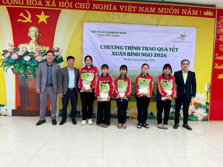 TẬP ĐOÀN THAI BINH SEED PHỐI HỢP VỚI HTX NN DÂN HOÀ TRAO QUÀ QUỸ NIÊU VÀNG CHO HỌC SINH CÓ HOÀN CẢNH KHÓ KHĂN- Ảnh 2.