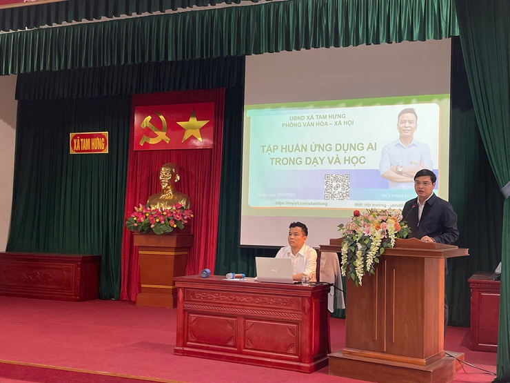 UBND xã Tam Hưng tổ chức tập huấn ứng dụng trí tuệ nhân tạo (AI) trong dạy và học- Ảnh 1.