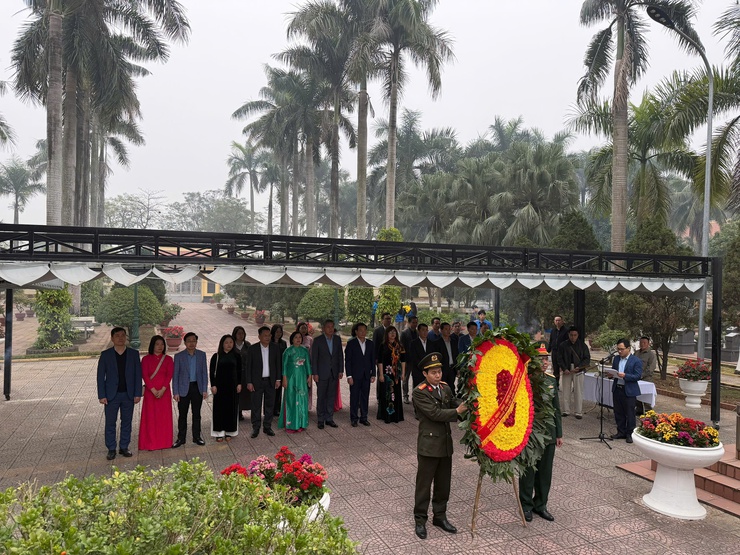 Đảng bộ, chính quyền phường Hồng Hà tổ chức lễ dâng hương tại Lăng Hồ Chủ tịch Hồ Chí Minh, Nghĩa trang Mai Dịch, Nghĩa trang Liệt sỹ Thành phố nhân dịp Tết Nguyên đán Bính Ngọ 2026- Ảnh 3.