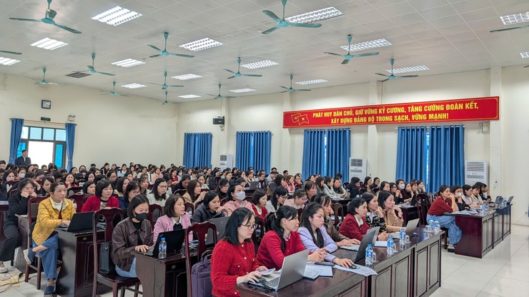 UBND xã Tam Hưng tổ chức tập huấn ứng dụng trí tuệ nhân tạo (AI) trong dạy và học- Ảnh 2.