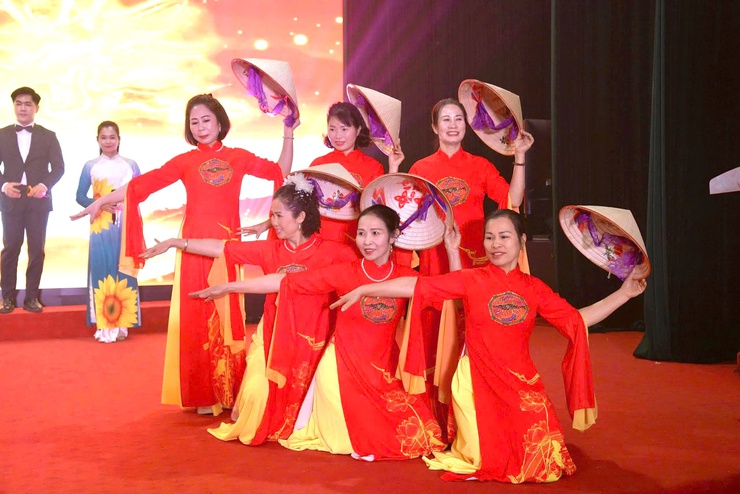 UBND xã Thiện Lộc tổ chức hội nghị tổng kết cuộc thi "Thôn sáng - xanh - sạch - đẹp" năm 2025- Ảnh 20.