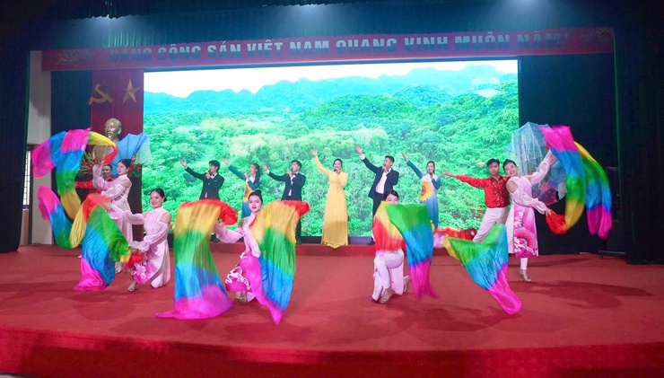 UBND xã Thiện Lộc tổ chức hội nghị tổng kết cuộc thi "Thôn sáng - xanh - sạch - đẹp" năm 2025- Ảnh 18.