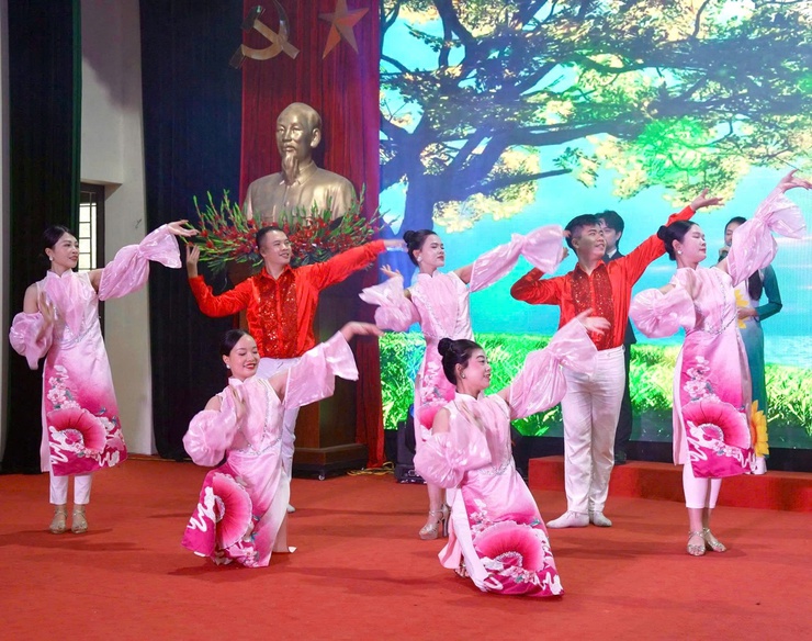 UBND xã Thiện Lộc tổ chức hội nghị tổng kết cuộc thi "Thôn sáng - xanh - sạch - đẹp" năm 2025- Ảnh 19.