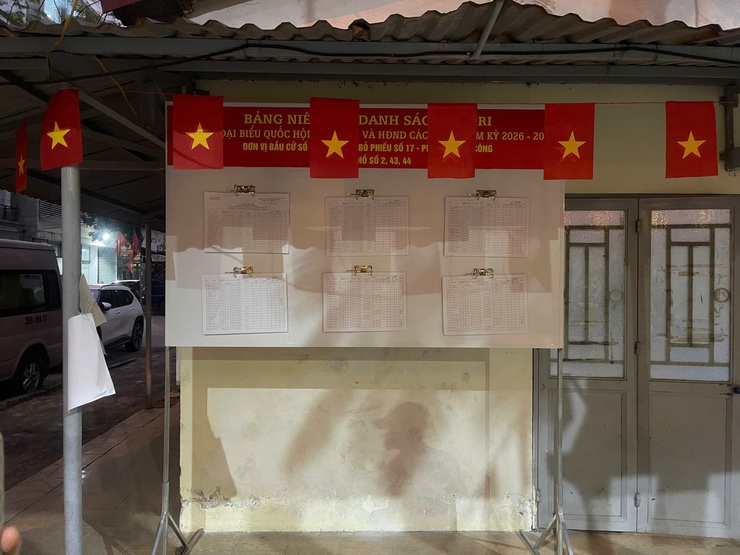 Phường Định Công niêm yết công khai danh sách cử tri tại 32 khu vực bỏ phiếu và trụ sở UBND phường- Ảnh 3.