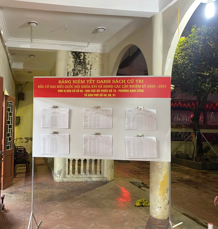 Phường Định Công niêm yết công khai danh sách cử tri tại 32 khu vực bỏ phiếu và trụ sở UBND phường- Ảnh 4.