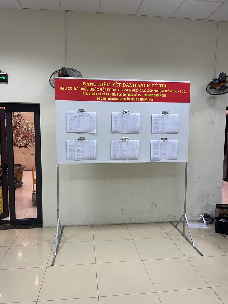 Phường Định Công niêm yết công khai danh sách cử tri tại 32 khu vực bỏ phiếu và trụ sở UBND phường- Ảnh 6.
