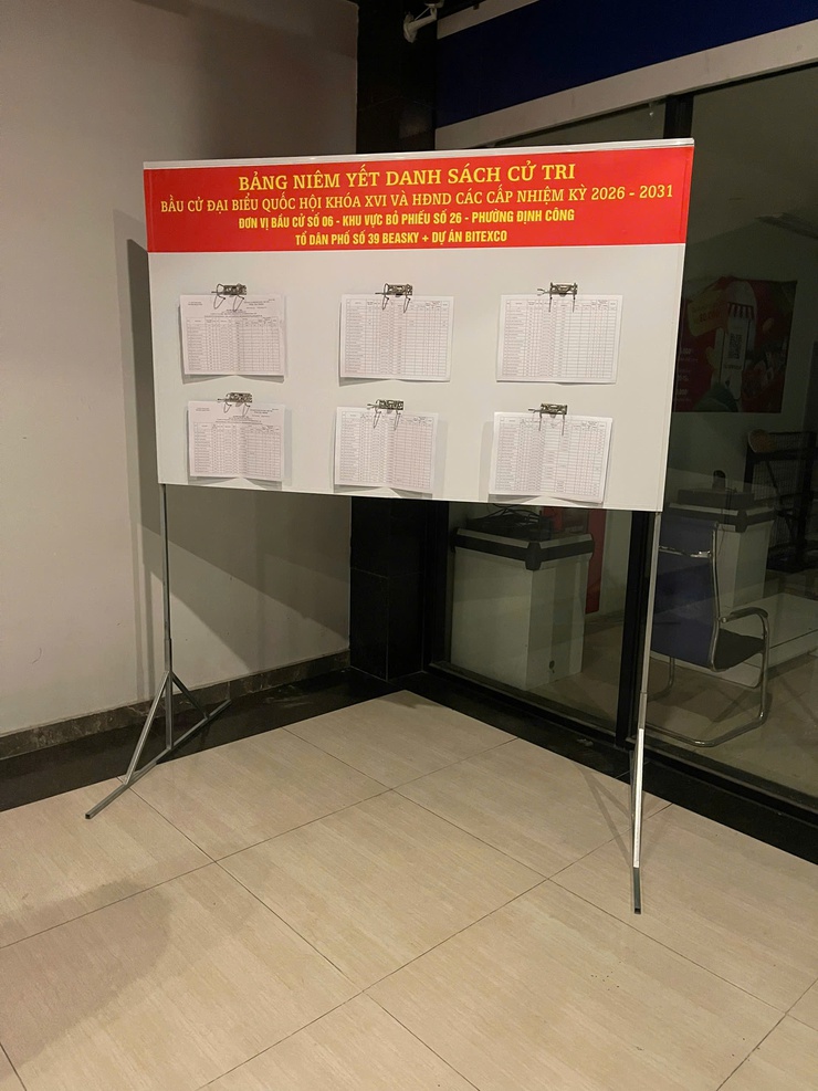 Phường Định Công niêm yết công khai danh sách cử tri tại 32 khu vực bỏ phiếu và trụ sở UBND phường- Ảnh 5.
