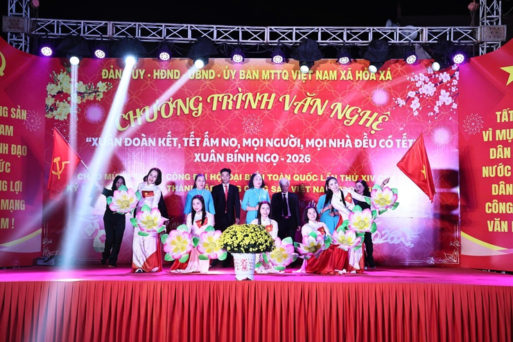 RỘN RÀNG ĐÊM VĂN NGHỆ "XUÂN ĐOÀN KẾT, TẾT ẤM NO" CHÀO MỪNG THÀNH CÔNG ĐẠI HỘI ĐẢNG LẦN THỨ XIV- Ảnh 5.