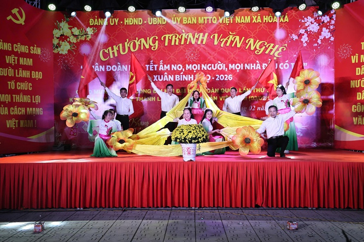 RỘN RÀNG ĐÊM VĂN NGHỆ "XUÂN ĐOÀN KẾT, TẾT ẤM NO" CHÀO MỪNG THÀNH CÔNG ĐẠI HỘI ĐẢNG LẦN THỨ XIV- Ảnh 4.