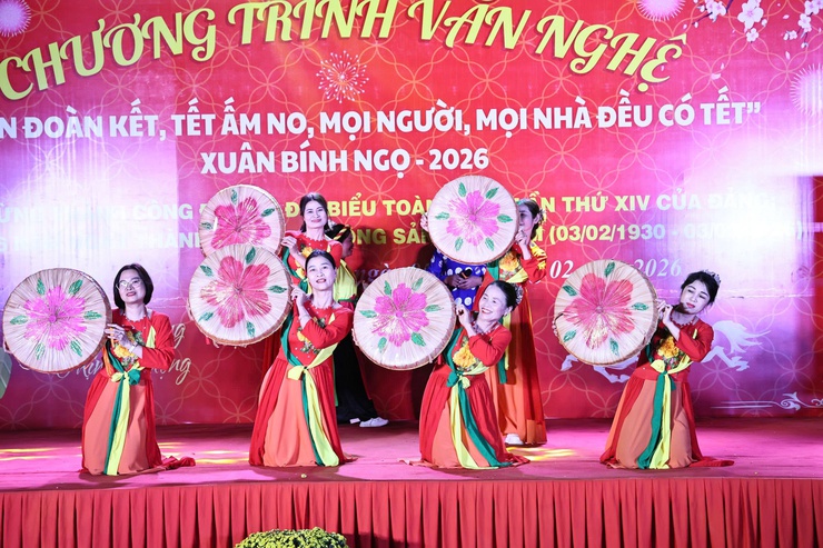 RỘN RÀNG ĐÊM VĂN NGHỆ "XUÂN ĐOÀN KẾT, TẾT ẤM NO" CHÀO MỪNG THÀNH CÔNG ĐẠI HỘI ĐẢNG LẦN THỨ XIV- Ảnh 8.