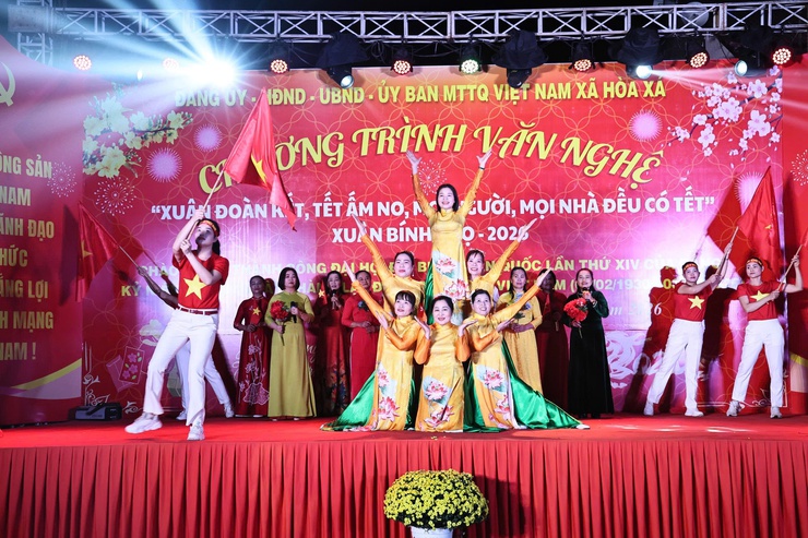 RỘN RÀNG ĐÊM VĂN NGHỆ "XUÂN ĐOÀN KẾT, TẾT ẤM NO" CHÀO MỪNG THÀNH CÔNG ĐẠI HỘI ĐẢNG LẦN THỨ XIV- Ảnh 3.