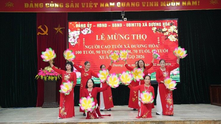 Lãnh đạo xã chúc thọ, mừng thọ 137 người cao tuổi tại khu vực Đắc Sở dịp Tết Bính Ngọ năm 2026- Ảnh 1.