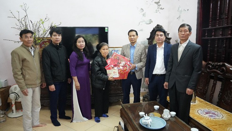 Đoàn lãnh đạo xã Dương Hoà thăm, chúc Tết Nguyên đán Bính Ngọ năm 2026 người cao tuổi, người có công với cách mạng tiêu biểu- Ảnh 1.
