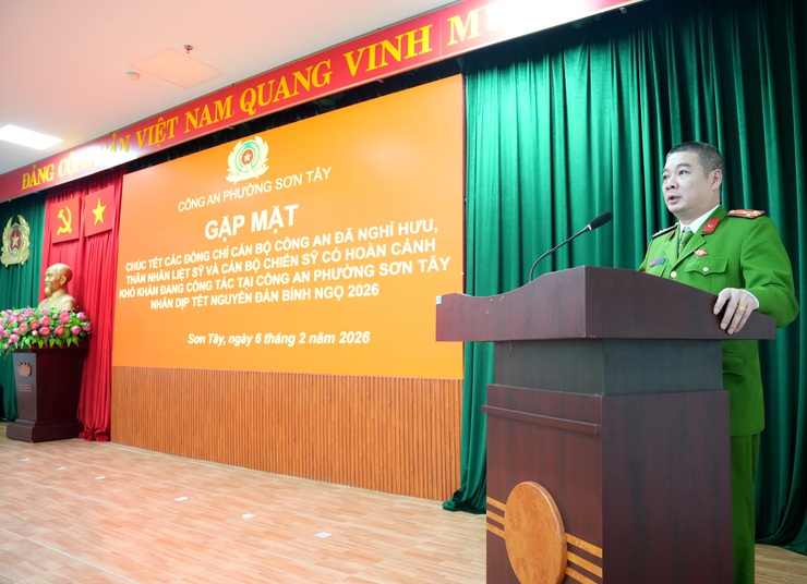 CÔNG AN PHƯỜNG SƠN TÂY TỔ CHỨC GẶP MẶT CHÚC TẾT CÁN BỘ CÔNG AN ĐÃ NGHỈ HƯU, THÂN NHÂN LIỆT SỸ VÀ CÁN BỘ CHIẾN SỸ CÓ HOÀN CẢNH KHÓ KHĂN ĐANG CÔNG TÁC TẠI CÔNG AN PHƯỜNG SƠN TÂY NHÂN DỊP TẾT NGUYÊN ĐÁN BÍNH NGỌ 2026- Ảnh 1.