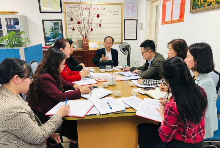 Đảng ủy phường Việt Hưng triển khai Tổ chức sinh hoạt chính trị nghiên cứu tham luận của Đoàn đại biểu thành phố Hà Nội tại Đại hội XIV của Đảng.- Ảnh 1.