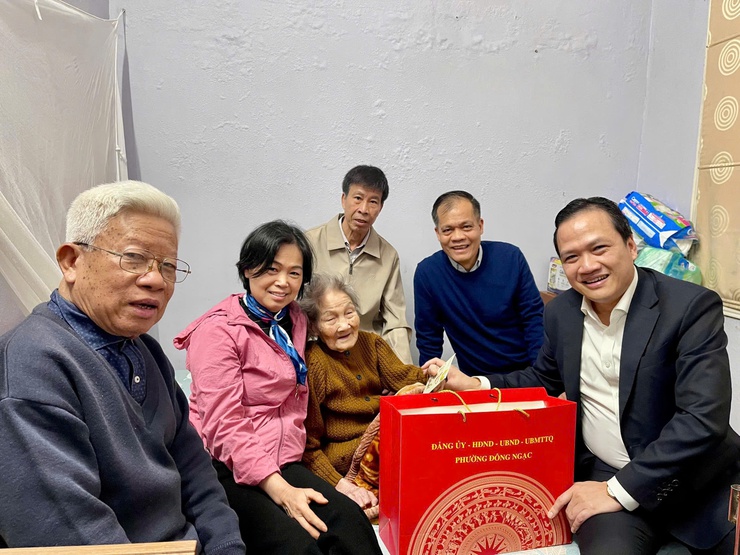 ĐẢNG ỦY - HĐND - UBND - UB MTTQ VIỆT NAM PHƯỜNG ĐÔNG NGẠC THĂM HỎI, TẶNG QUÀ CÁC ĐỐI TƯỢNG TRÊN ĐỊA BÀN
NHÂN DỊP TẾT NGUYÊN ĐÁN BÍNH NGỌ NĂM 2026
- Ảnh 1.