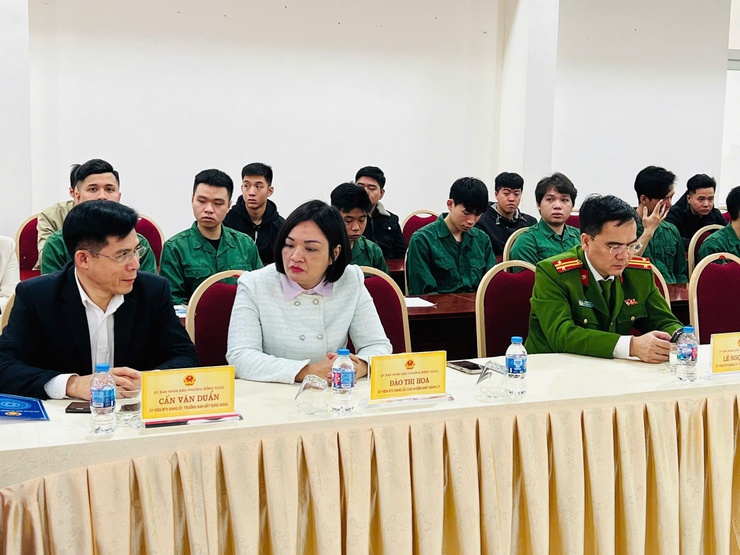 PHƯỜNG ĐÔNG NGẠC TỔ CHỨC HỘI NGHỊ GẶP MẶT CÔNG DÂN LÊN ĐƯỜNG NHẬP NGŨ NĂM 2026 VÀ QUÂN NHÂN HOÀN THÀNH NGHĨA VỤ QUÂN SỰ TRỞ VỀ ĐỊA PHƯƠNG- Ảnh 2.