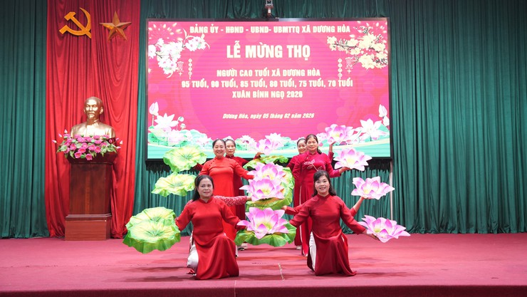 Xã Dương Hoà chúc thọ 259 người cao tuổi khu vực Cát Quế dịp Xuân Bính Ngọ năm 2026 - Ảnh 2.