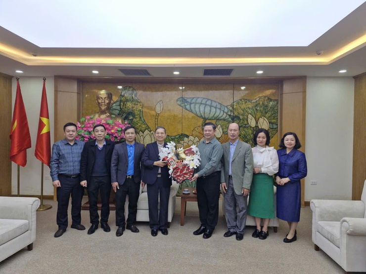 Giáo xứ Hàng Bột thăm, chúc mừng chính quyền Phường Ô Chợ Dừa nhân dịp năm mới 2026- Ảnh 2.