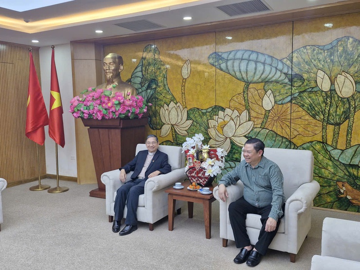 Giáo xứ Hàng Bột thăm, chúc mừng chính quyền Phường Ô Chợ Dừa nhân dịp năm mới 2026- Ảnh 1.