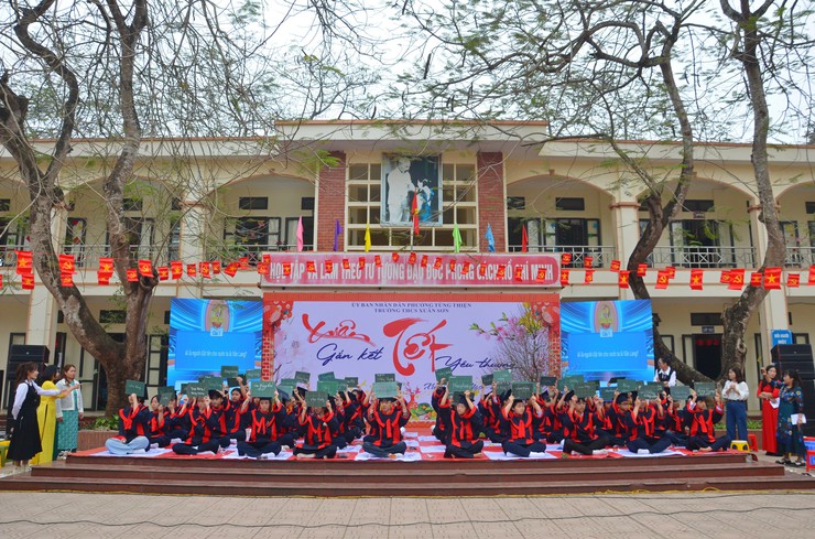 Học sinh phường Tùng Thiện sôi nổi trải nghiệm Tết cổ truyền Bính Ngọ 2026- Ảnh 4.