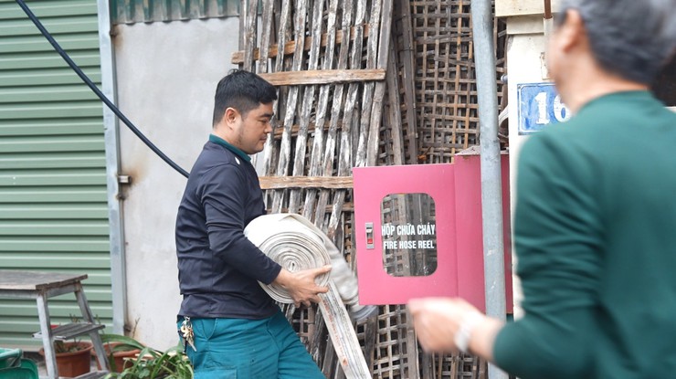 Cụm dân cư Hồng Phong, thôn Minh Hoà 1 diễn tập PCCC, CNCH và vận hành máy bơm chữa cháy nhân dân - Ảnh 3.