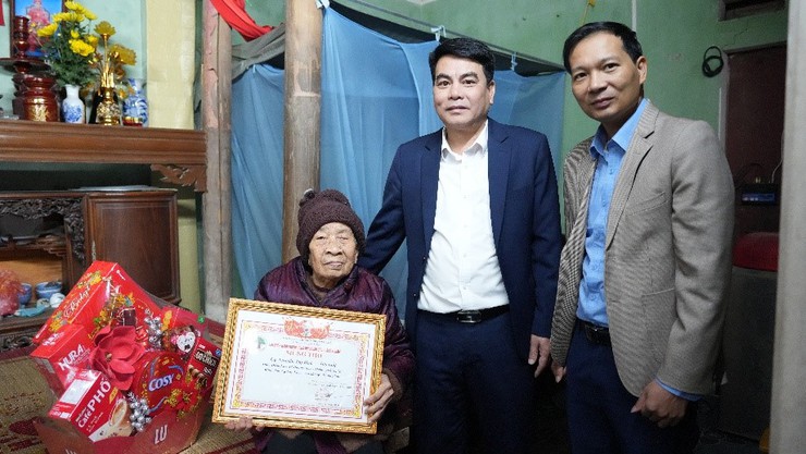 Đoàn lãnh đạo xã Dương Hoà thăm, chúc Tết Nguyên đán Bính Ngọ năm 2026 người cao tuổi, người có công với cách mạng tiêu biểu- Ảnh 3.