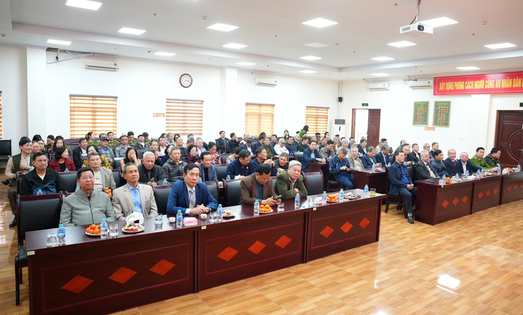 CÔNG AN PHƯỜNG SƠN TÂY TỔ CHỨC GẶP MẶT CHÚC TẾT CÁN BỘ CÔNG AN ĐÃ NGHỈ HƯU, THÂN NHÂN LIỆT SỸ VÀ CÁN BỘ CHIẾN SỸ CÓ HOÀN CẢNH KHÓ KHĂN ĐANG CÔNG TÁC TẠI CÔNG AN PHƯỜNG SƠN TÂY NHÂN DỊP TẾT NGUYÊN ĐÁN BÍNH NGỌ 2026- Ảnh 2.