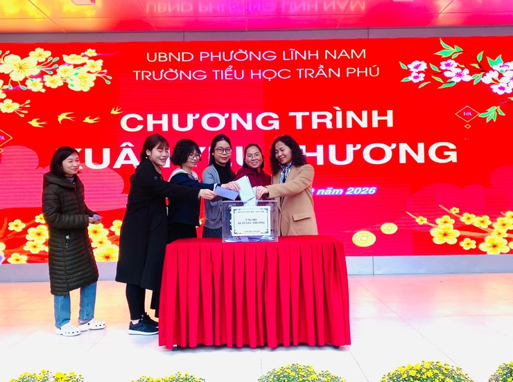 XUÂN YÊU THƯƠNG, TẾT SẺ CHIA - HOẠT ĐỘNG Ý NGHĨA CỦA THẦY TRÒ TRƯỜNG TIỂU HỌC TRẦN PHÚ- Ảnh 3.
