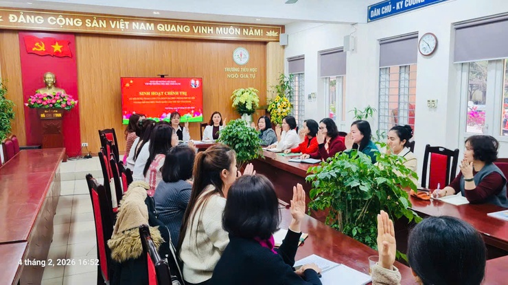 Đảng ủy phường Việt Hưng triển khai Tổ chức sinh hoạt chính trị nghiên cứu tham luận của Đoàn đại biểu thành phố Hà Nội tại Đại hội XIV của Đảng.- Ảnh 5.