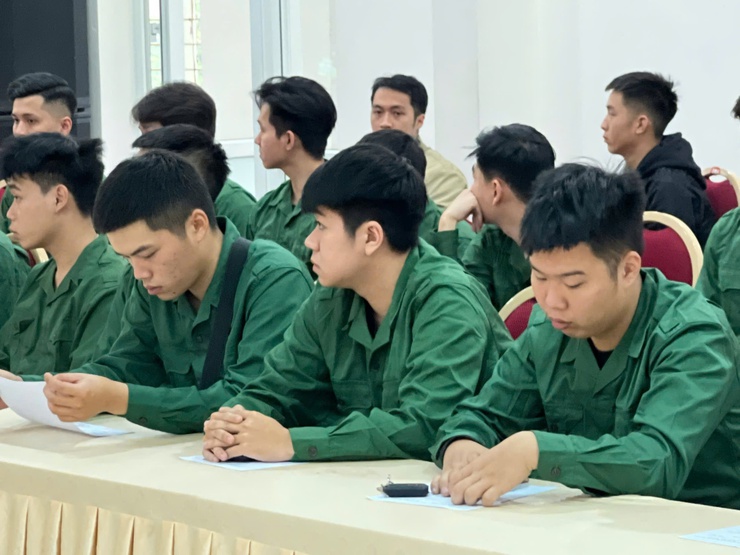 PHƯỜNG ĐÔNG NGẠC TỔ CHỨC HỘI NGHỊ GẶP MẶT CÔNG DÂN LÊN ĐƯỜNG NHẬP NGŨ NĂM 2026 VÀ QUÂN NHÂN HOÀN THÀNH NGHĨA VỤ QUÂN SỰ TRỞ VỀ ĐỊA PHƯƠNG- Ảnh 3.