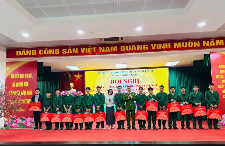 PHƯỜNG ĐÔNG NGẠC TỔ CHỨC HỘI NGHỊ GẶP MẶT CÔNG DÂN LÊN ĐƯỜNG NHẬP NGŨ NĂM 2026 VÀ QUÂN NHÂN HOÀN THÀNH NGHĨA VỤ QUÂN SỰ TRỞ VỀ ĐỊA PHƯƠNG- Ảnh 12.