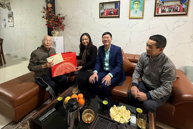 ĐẢNG ỦY - HĐND - UBND - UB MTTQ VIỆT NAM PHƯỜNG ĐÔNG NGẠC THĂM HỎI, TẶNG QUÀ CÁC ĐỐI TƯỢNG TRÊN ĐỊA BÀN
NHÂN DỊP TẾT NGUYÊN ĐÁN BÍNH NGỌ NĂM 2026
- Ảnh 6.