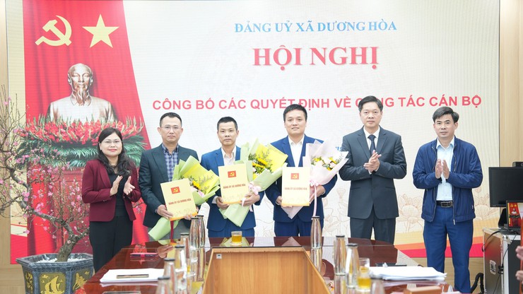 Đảng uỷ xã Dương Hoà trao các Quyết định về công tác cán bộ - Ảnh 4.