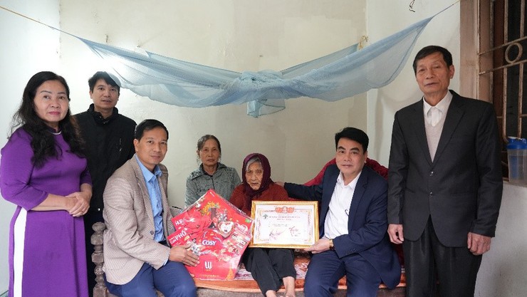 Đoàn lãnh đạo xã Dương Hoà thăm, chúc Tết Nguyên đán Bính Ngọ năm 2026 người cao tuổi, người có công với cách mạng tiêu biểu- Ảnh 4.