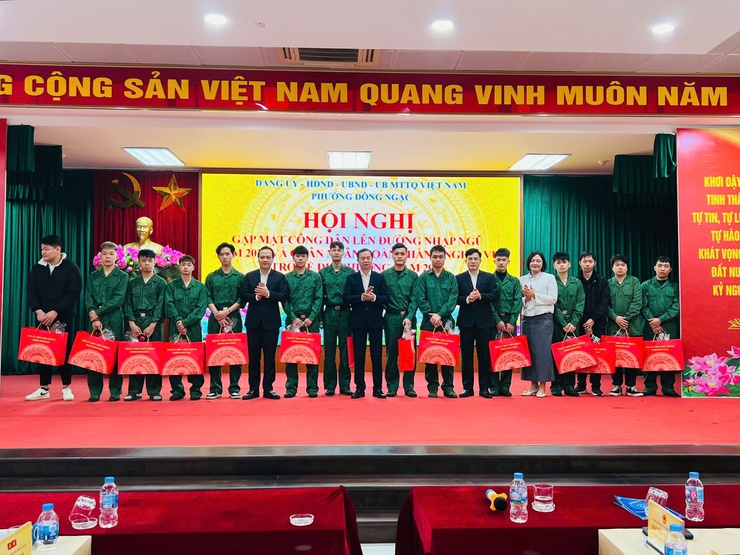 PHƯỜNG ĐÔNG NGẠC TỔ CHỨC HỘI NGHỊ GẶP MẶT CÔNG DÂN LÊN ĐƯỜNG NHẬP NGŨ NĂM 2026 VÀ QUÂN NHÂN HOÀN THÀNH NGHĨA VỤ QUÂN SỰ TRỞ VỀ ĐỊA PHƯƠNG- Ảnh 14.