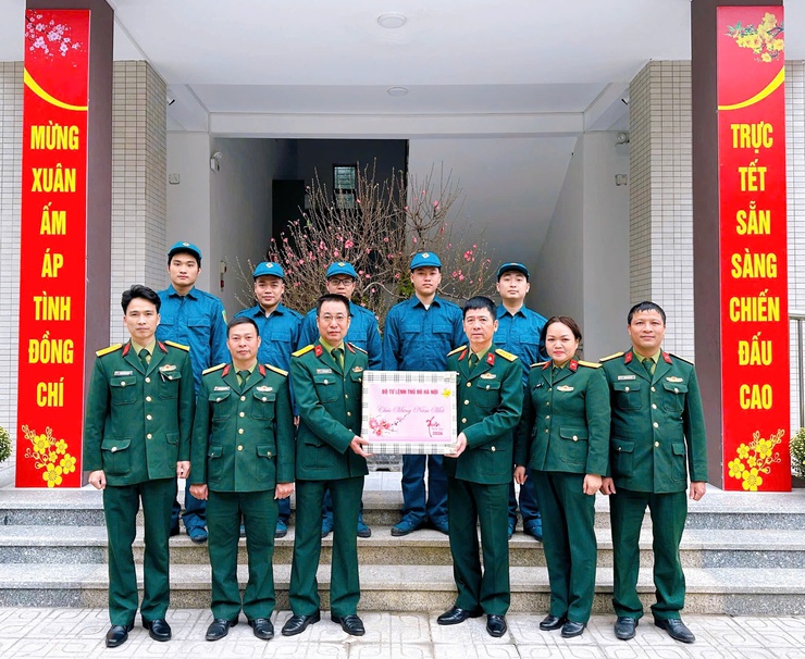 Bộ Tư lệnh Thủ đô Hà Nội thăm, làm việc và chúc Tết Ban Chỉ huy Quân sự phường Thanh Liệt- Ảnh 3.