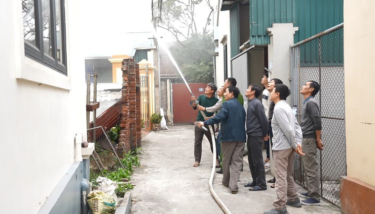 Cụm dân cư Hồng Phong, thôn Minh Hoà 1 diễn tập PCCC, CNCH và vận hành máy bơm chữa cháy nhân dân - Ảnh 5.