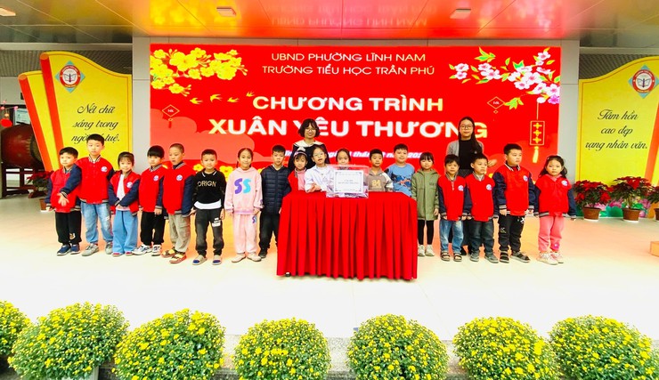 XUÂN YÊU THƯƠNG, TẾT SẺ CHIA - HOẠT ĐỘNG Ý NGHĨA CỦA THẦY TRÒ TRƯỜNG TIỂU HỌC TRẦN PHÚ- Ảnh 6.