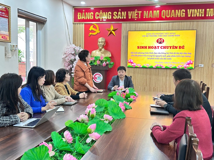 Đảng ủy phường Việt Hưng triển khai Tổ chức sinh hoạt chính trị nghiên cứu tham luận của Đoàn đại biểu thành phố Hà Nội tại Đại hội XIV của Đảng.- Ảnh 2.