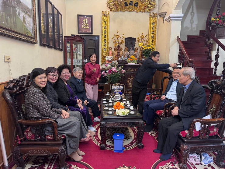 PHƯỜNG LÁNG TỔ CHỨC THĂM HỎI, TẶNG QUÀ GIA ĐÌNH CHÍNH NHÂN DỊP TẾT NGUYÊN ĐÁN BÍNH NGỌ 2026- Ảnh 8.