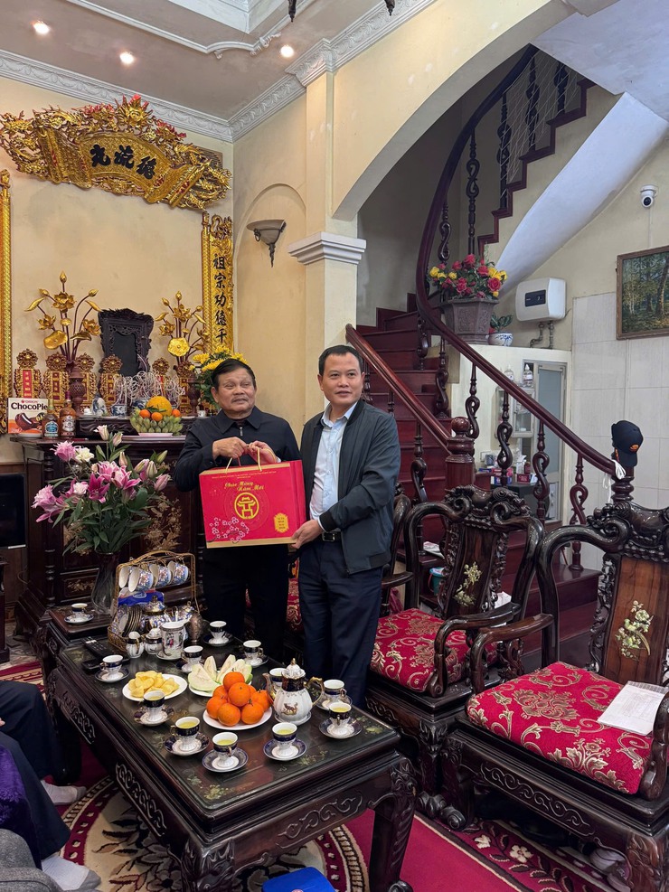 PHƯỜNG LÁNG TỔ CHỨC THĂM HỎI, TẶNG QUÀ GIA ĐÌNH CHÍNH NHÂN DỊP TẾT NGUYÊN ĐÁN BÍNH NGỌ 2026- Ảnh 2.
