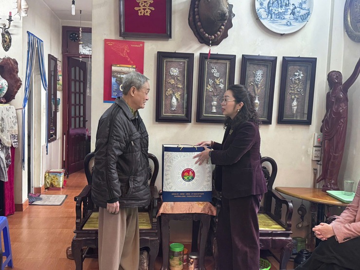 PHƯỜNG LÁNG TỔ CHỨC THĂM HỎI, TẶNG QUÀ GIA ĐÌNH CHÍNH NHÂN DỊP TẾT NGUYÊN ĐÁN BÍNH NGỌ 2026- Ảnh 5.