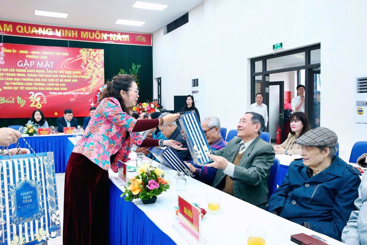 PHƯỜNG LÁNG GẶP MẶT CÁN BỘ LÃO THÀNH CÁCH MẠNG- Ảnh 10.