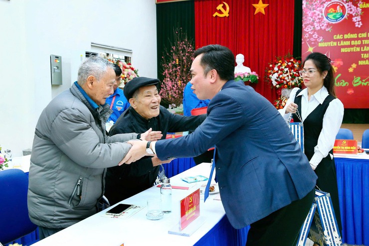 PHƯỜNG LÁNG GẶP MẶT CÁN BỘ LÃO THÀNH CÁCH MẠNG- Ảnh 7.