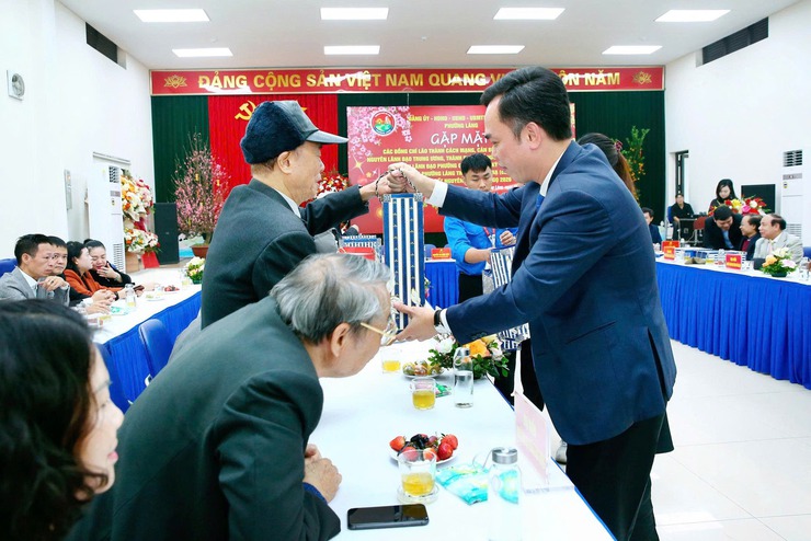 PHƯỜNG LÁNG GẶP MẶT CÁN BỘ LÃO THÀNH CÁCH MẠNG- Ảnh 6.